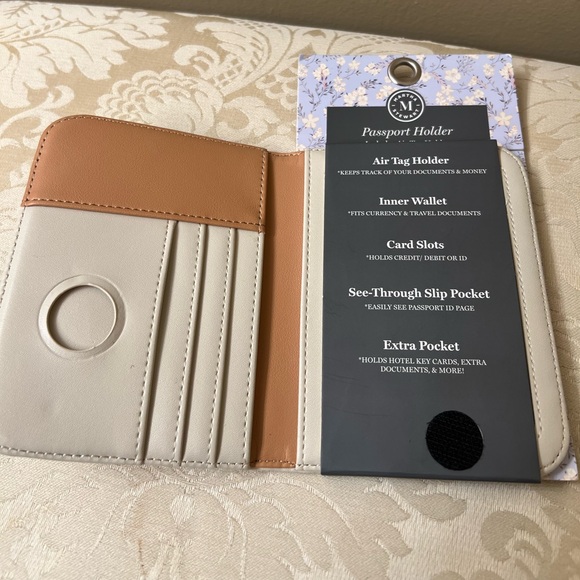 Martha Stewart Passport Holder NWT - Picture 3 of 6